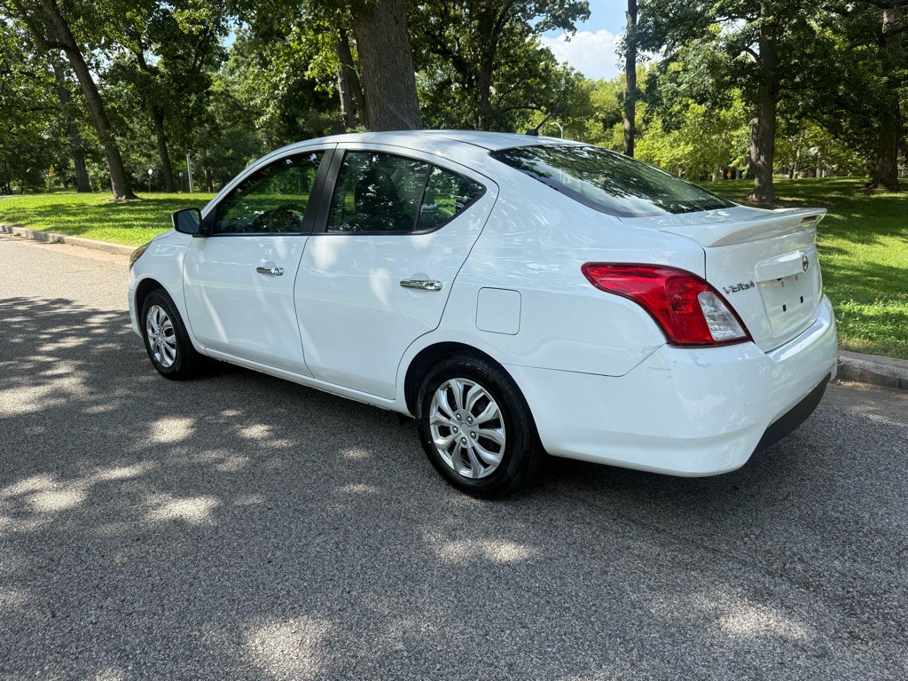 2019 Nissan Versa Image 7