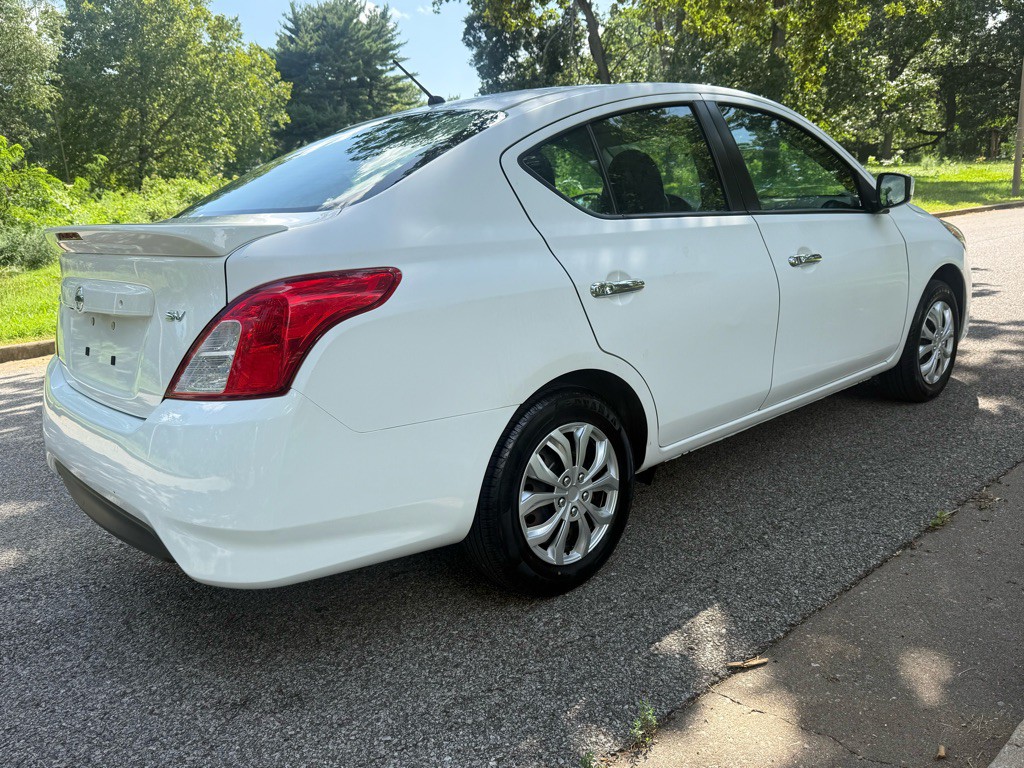2019 Nissan Versa Image 9