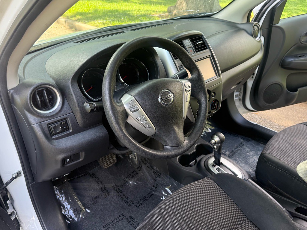 2019 Nissan Versa Image 13