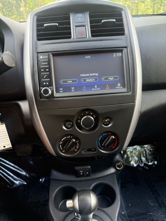 2019 Nissan Versa Image 18