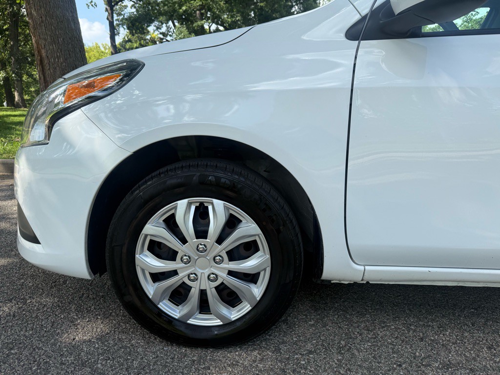 2019 Nissan Versa Image 24