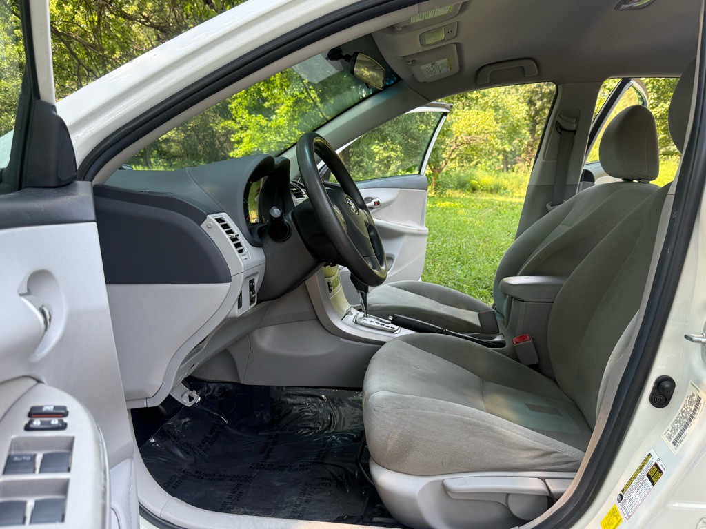 2013 Toyota Corolla Image 10