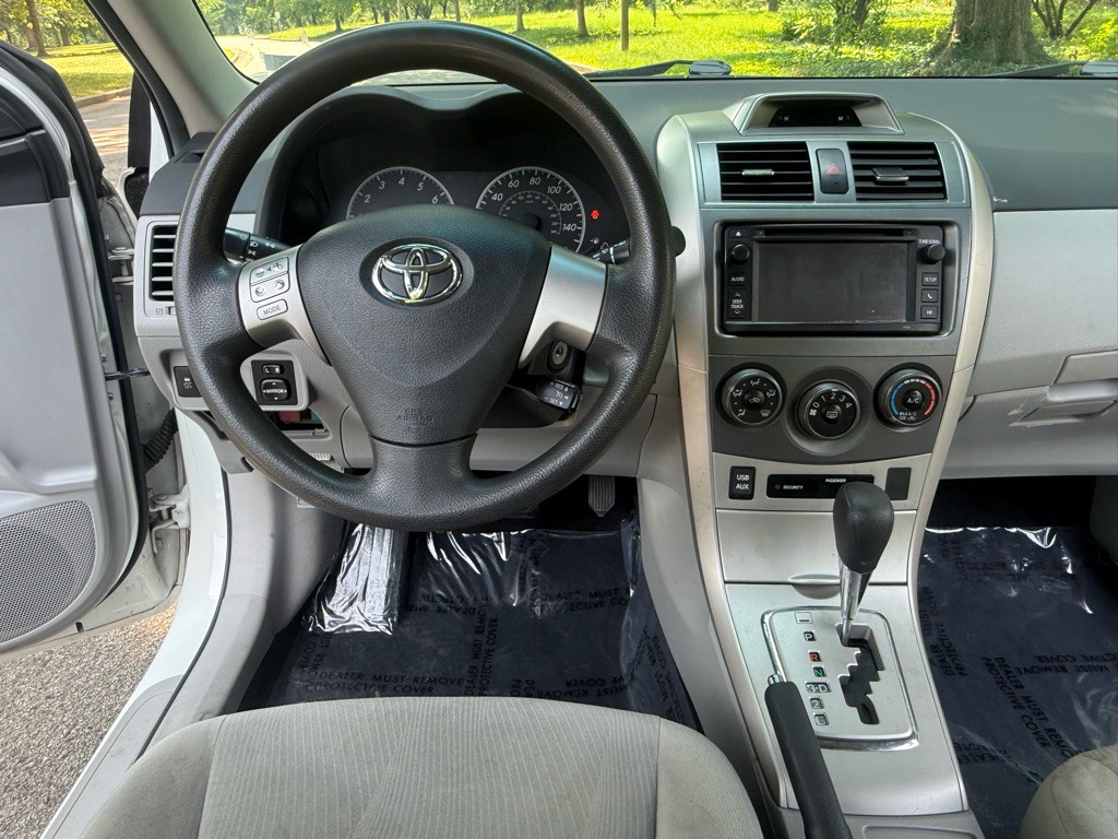 2013 Toyota Corolla Image 16