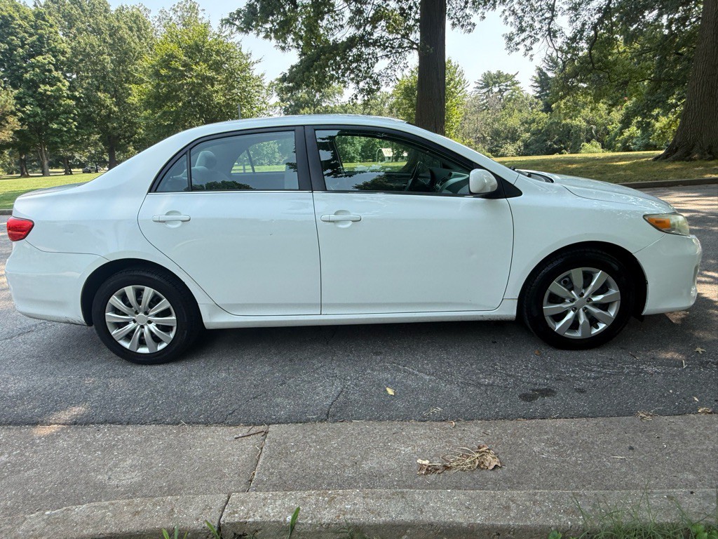 2013 Toyota Corolla Image 6