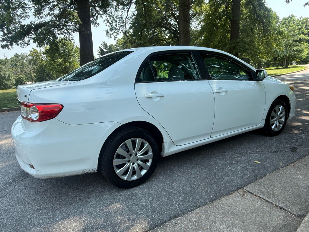 2013 Toyota Corolla Image 9