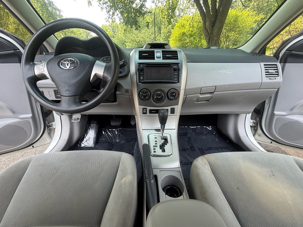 2013 Toyota Corolla Image 11