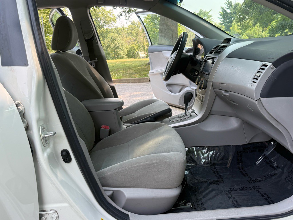 2013 Toyota Corolla Image 12