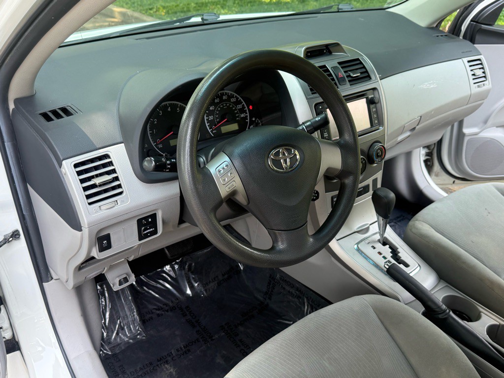 2013 Toyota Corolla Image 13