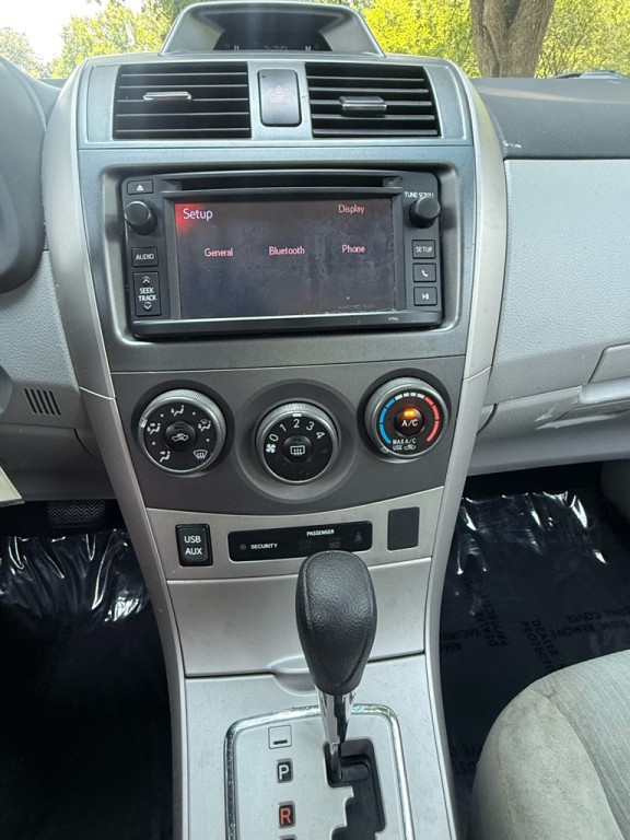 2013 Toyota Corolla Image 18