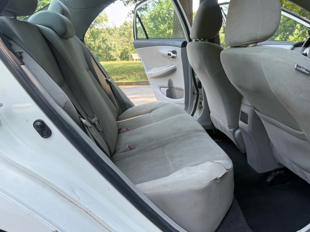 2013 Toyota Corolla Image 19