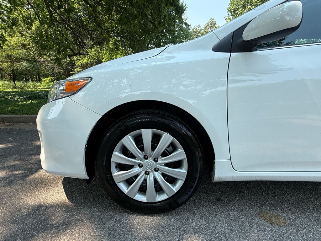 2013 Toyota Corolla Image 23