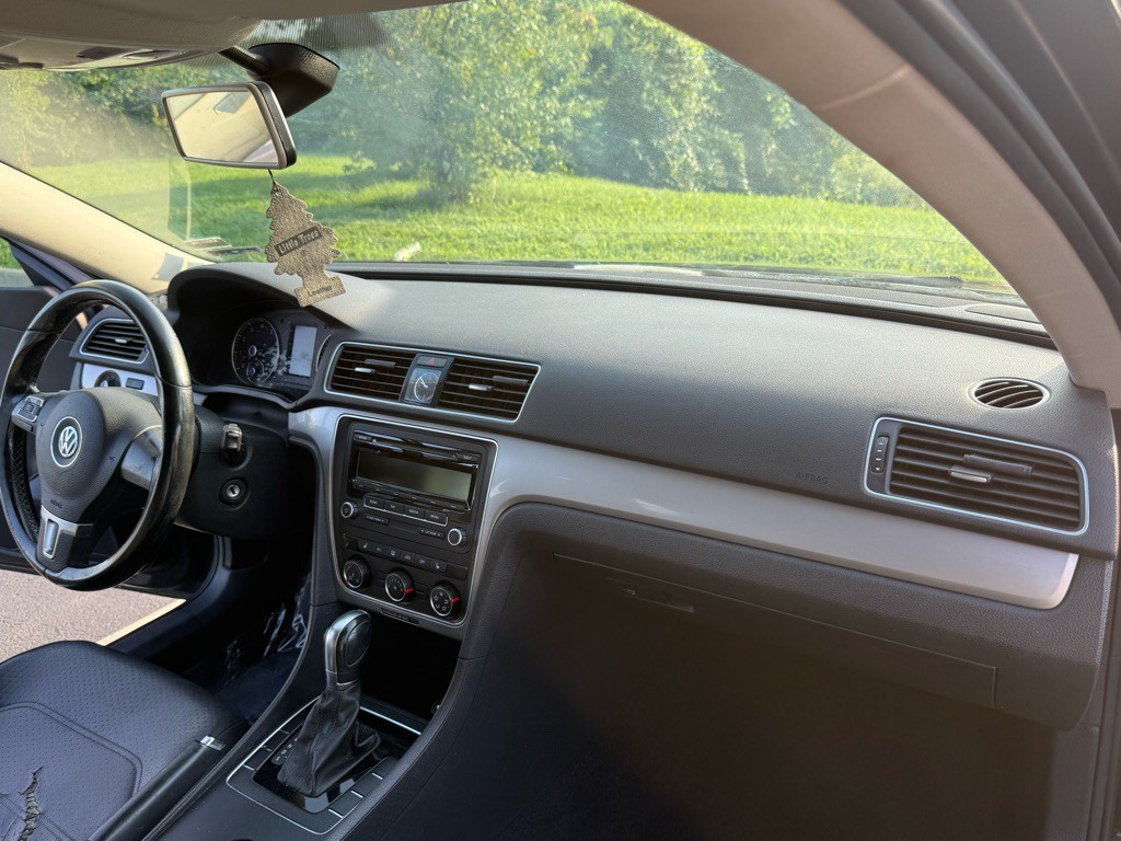 2015 Volkswagen Passat Image 15
