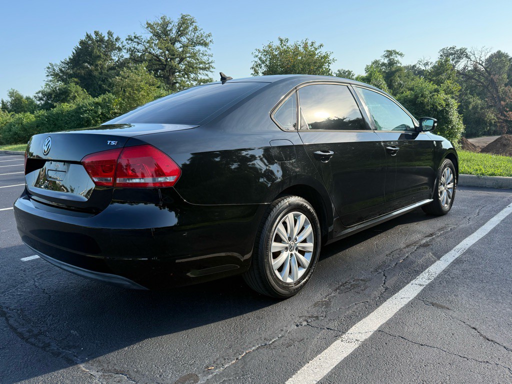 2015 Volkswagen Passat Image 9