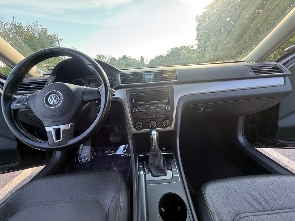 2015 Volkswagen Passat Image 11