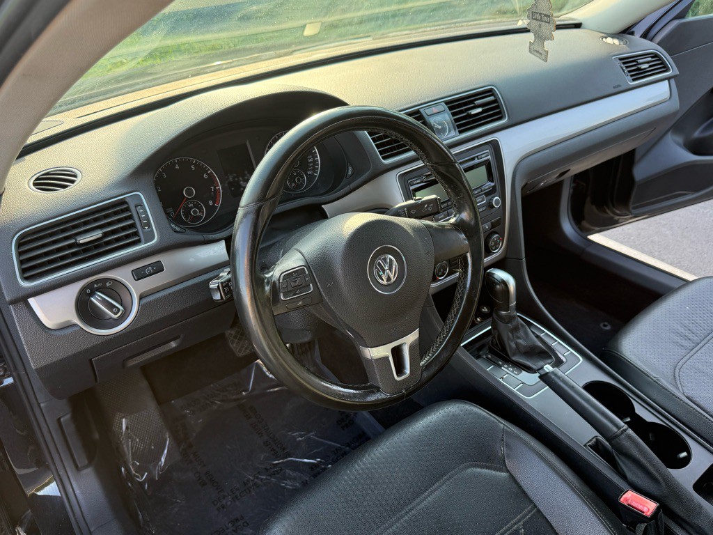 2015 Volkswagen Passat Image 13