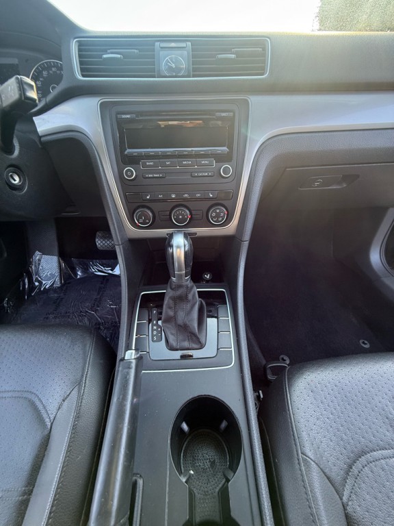 2015 Volkswagen Passat Image 14