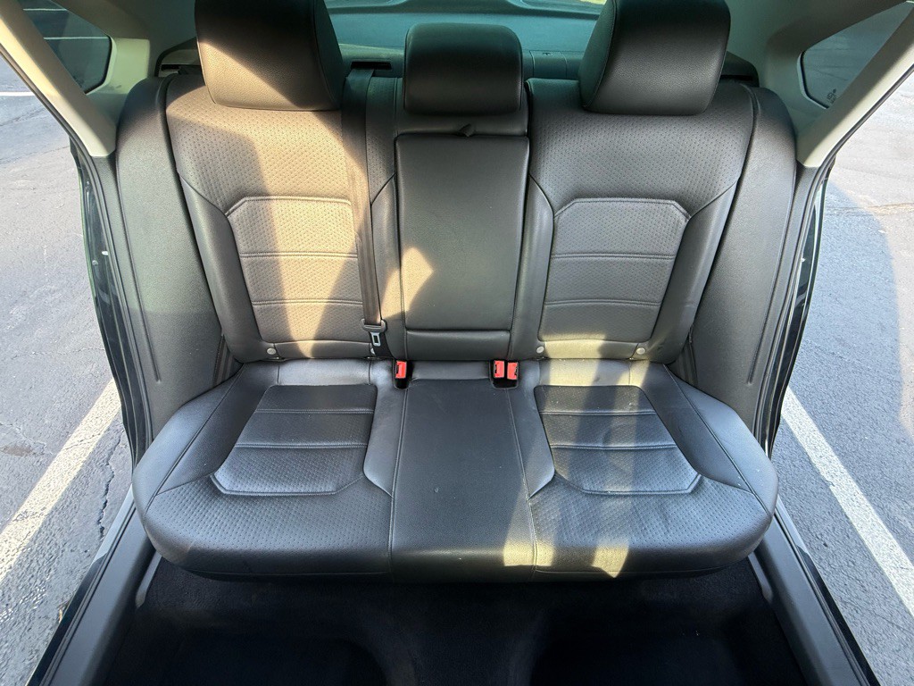 2015 Volkswagen Passat Image 21