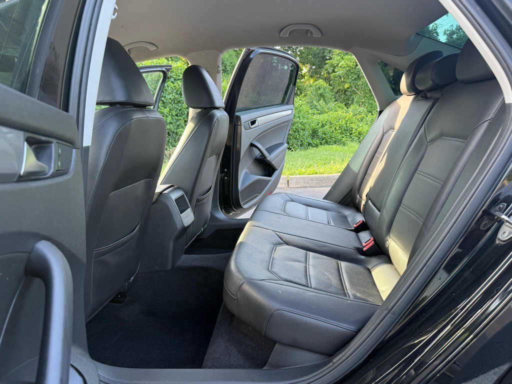 2015 Volkswagen Passat Image 22