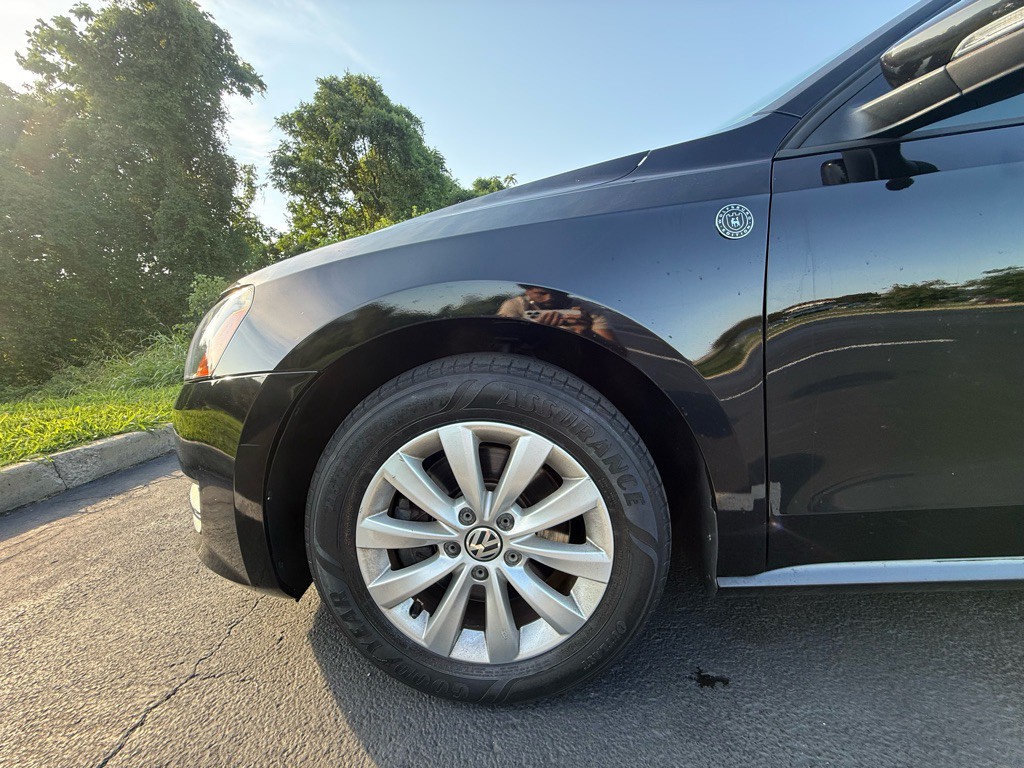 2015 Volkswagen Passat Image 25