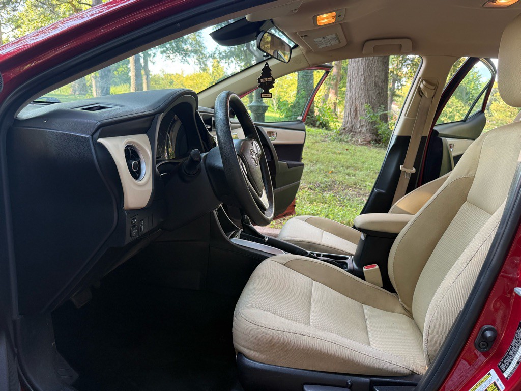 2017 Toyota Corolla Image 10