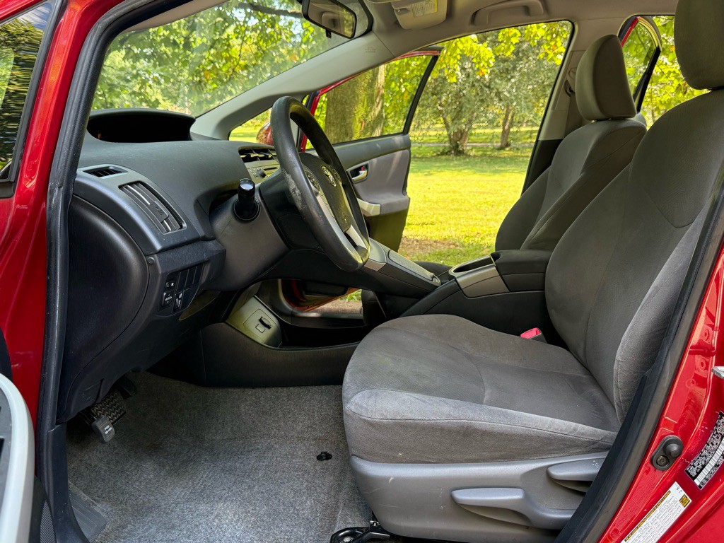 2012 Toyota Prius Image 10