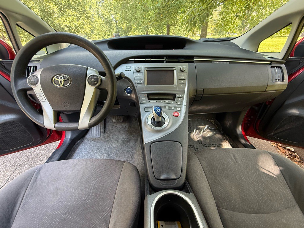 2012 Toyota Prius Image 11