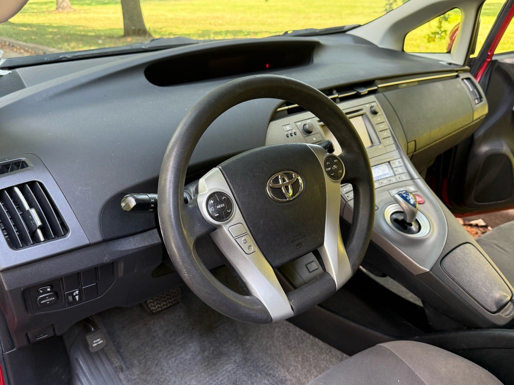 2012 Toyota Prius Image 13
