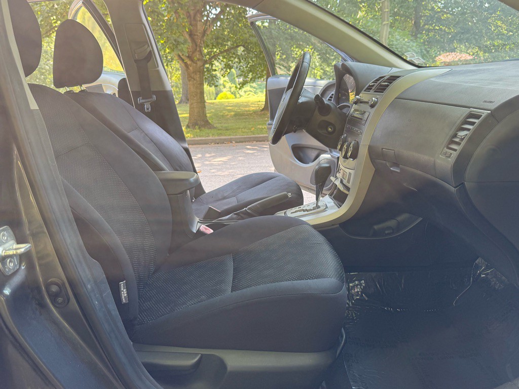 2010 Toyota Corolla Image 12