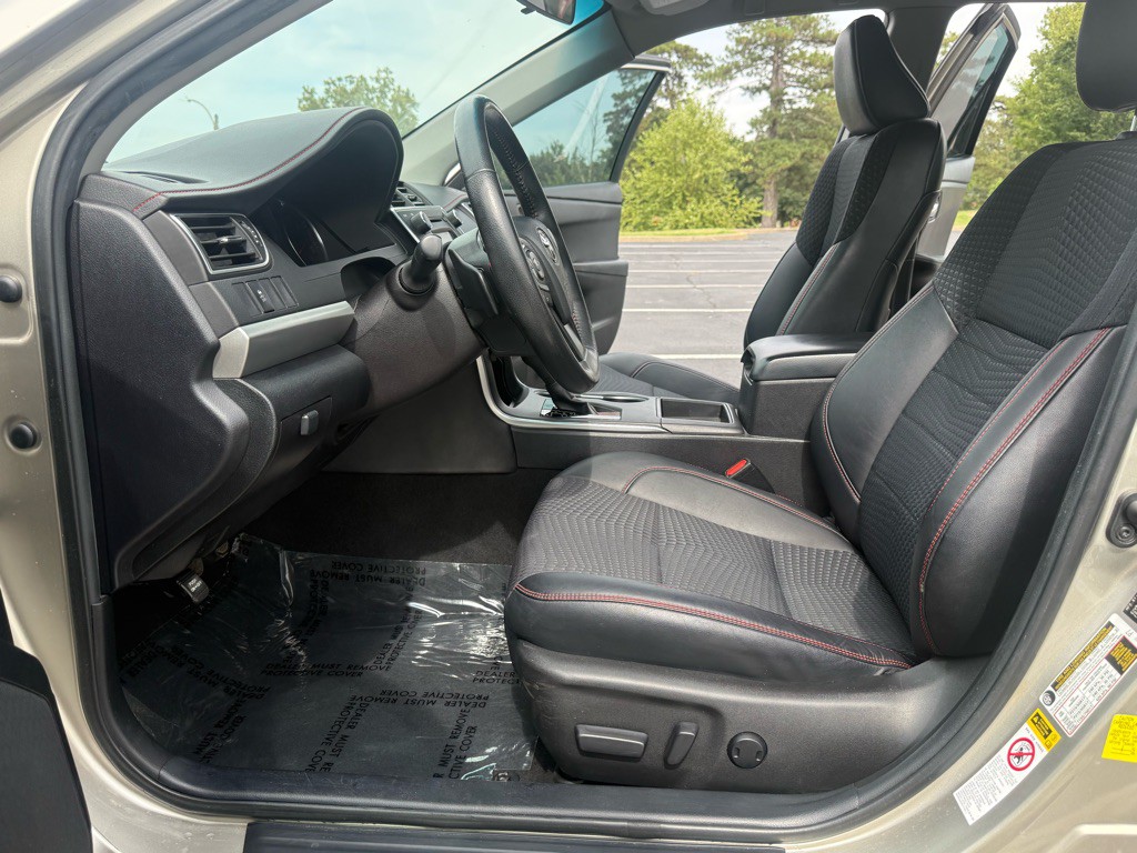 2015 Toyota Camry Image 10