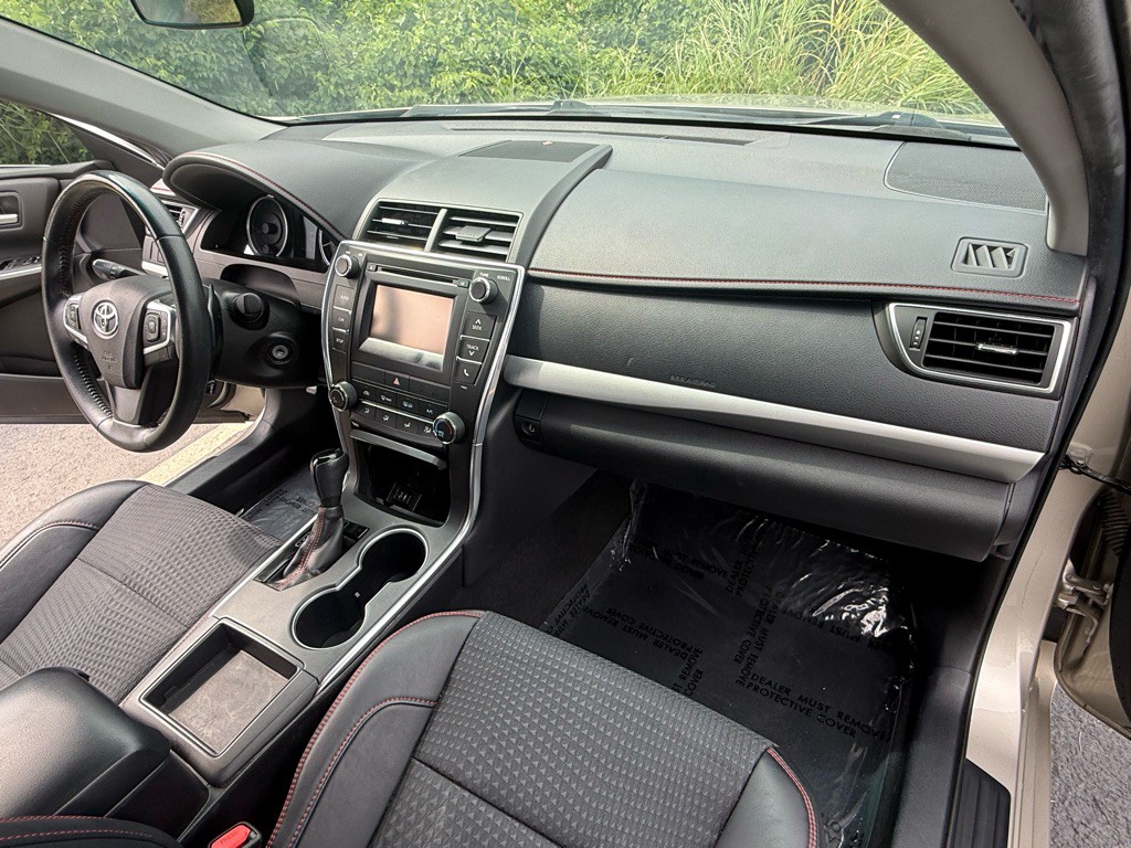 2015 Toyota Camry Image 15