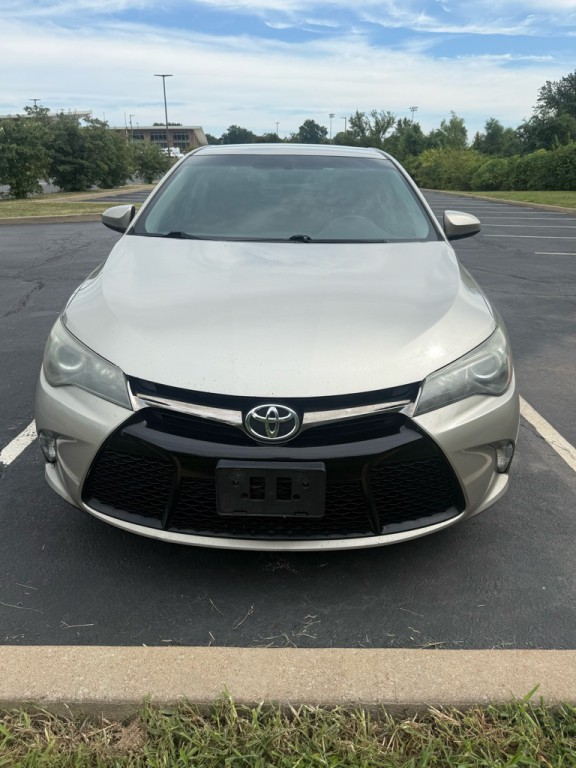 2015 Toyota Camry Image 2