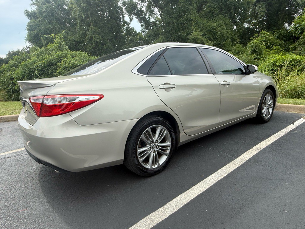 2015 Toyota Camry Image 9