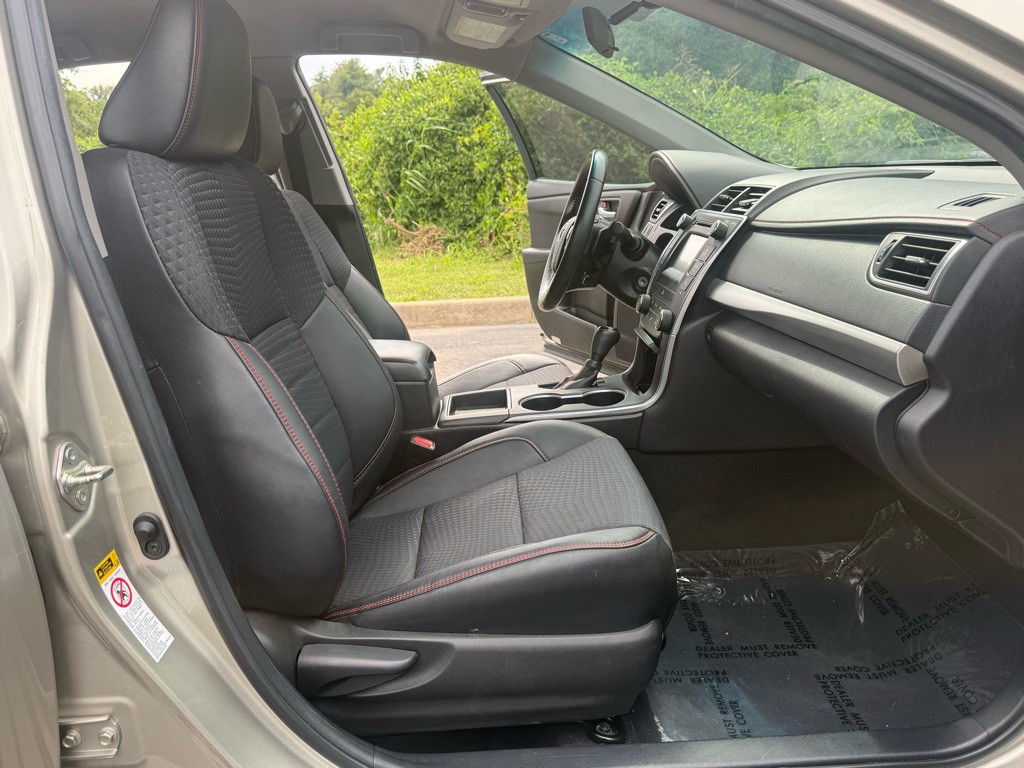 2015 Toyota Camry Image 12