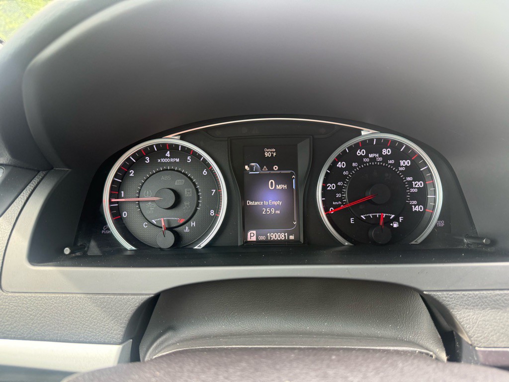 2015 Toyota Camry Image 16