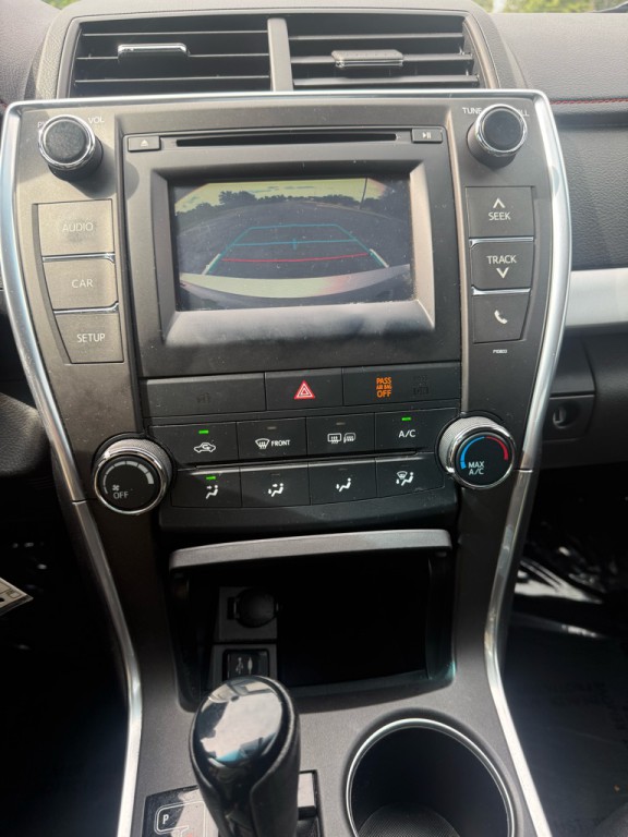 2015 Toyota Camry Image 18