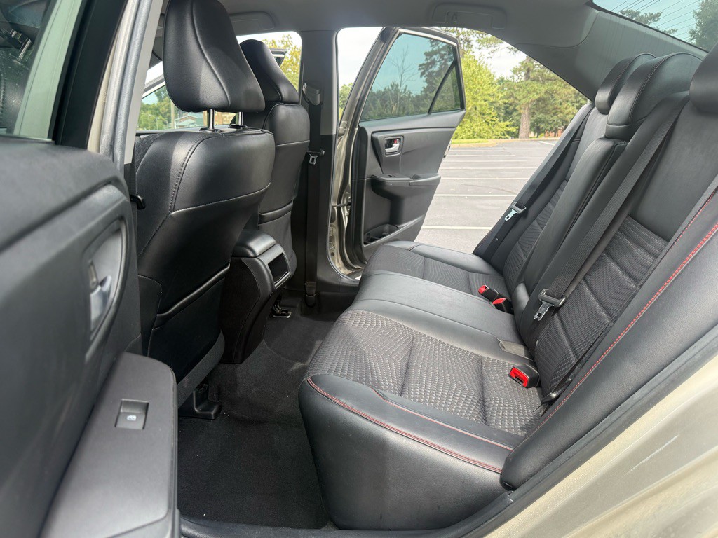 2015 Toyota Camry Image 19