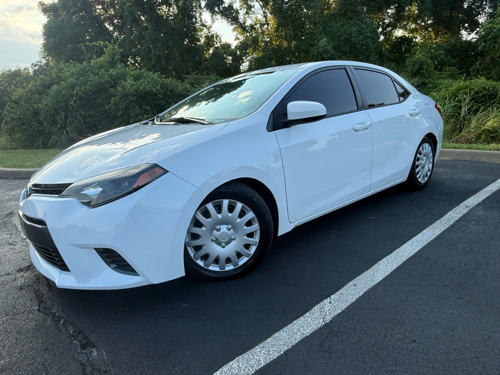 2015 Toyota Corolla Image 1