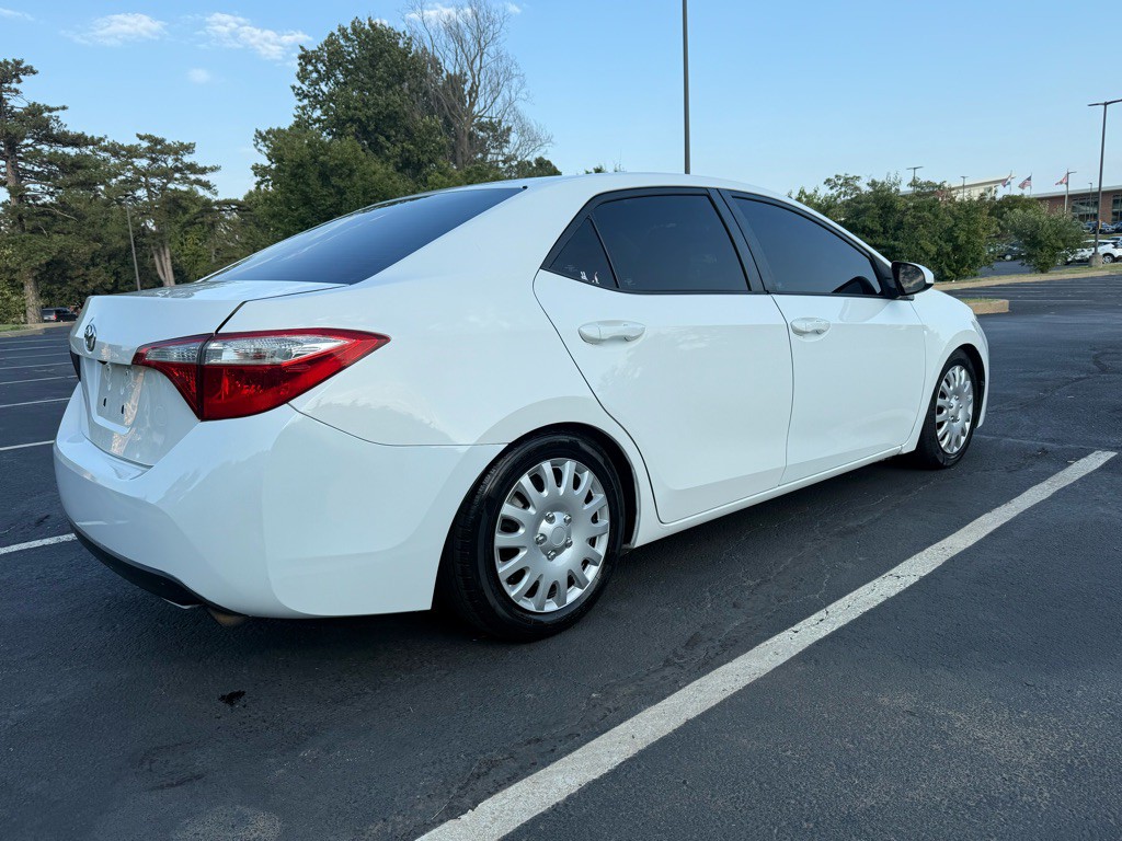 2015 Toyota Corolla Image 9