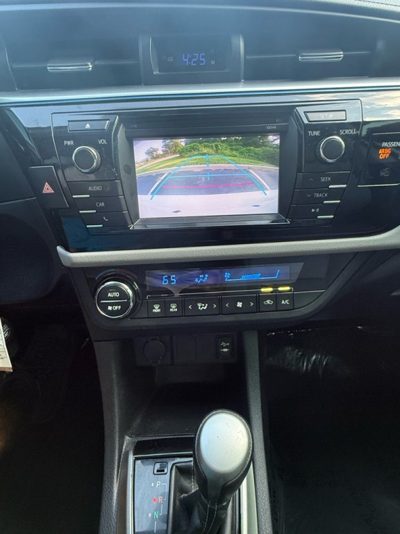2015 Toyota Corolla Image 18