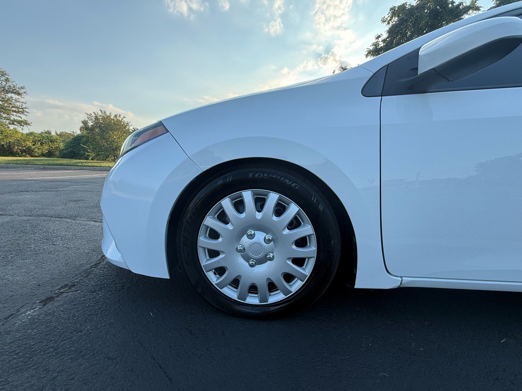 2015 Toyota Corolla Image 24