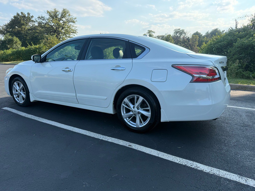 2015 Nissan Altima Image 7