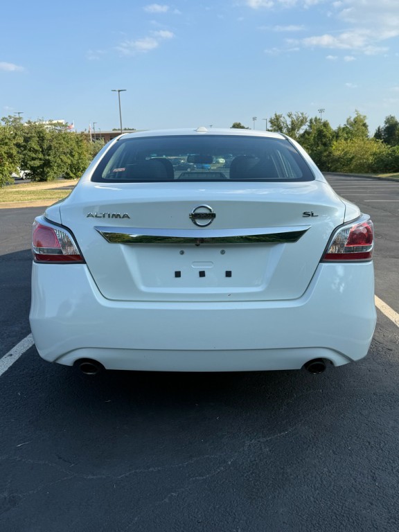 2015 Nissan Altima Image 8