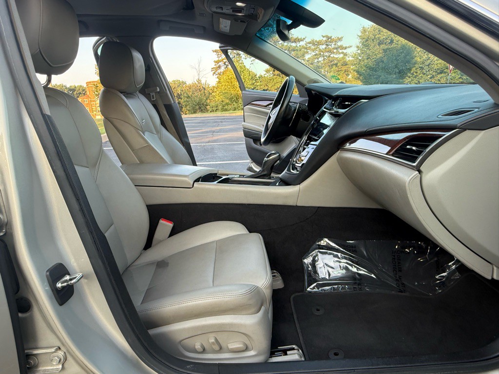 2016 Cadillac CTS Image 12