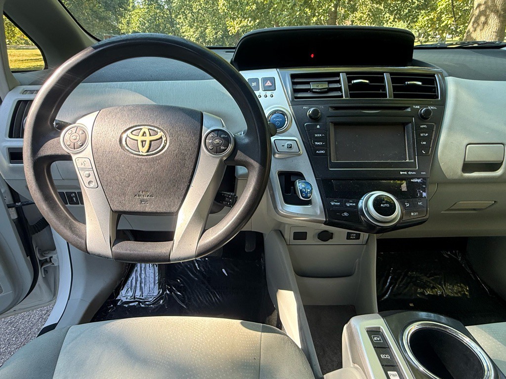2012 Toyota Prius Image 17