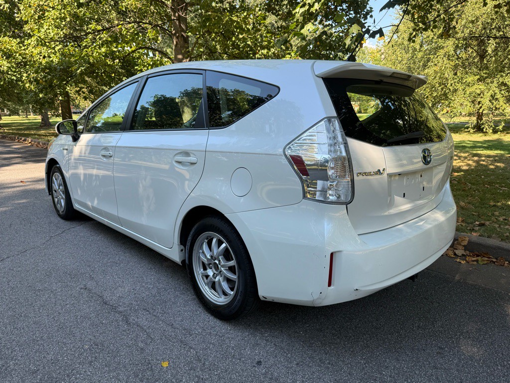 2012 Toyota Prius Image 7