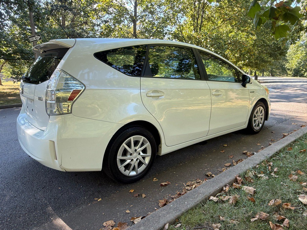 2012 Toyota Prius Image 9