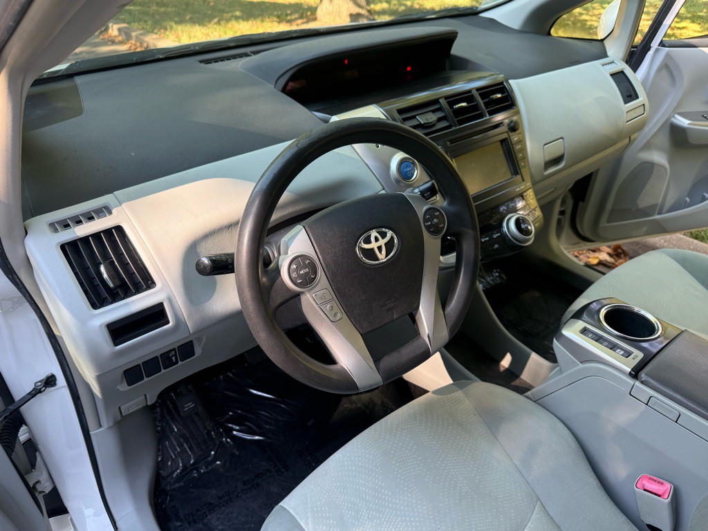 2012 Toyota Prius Image 13