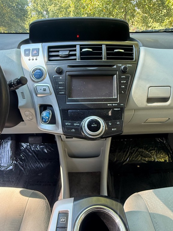 2012 Toyota Prius Image 14