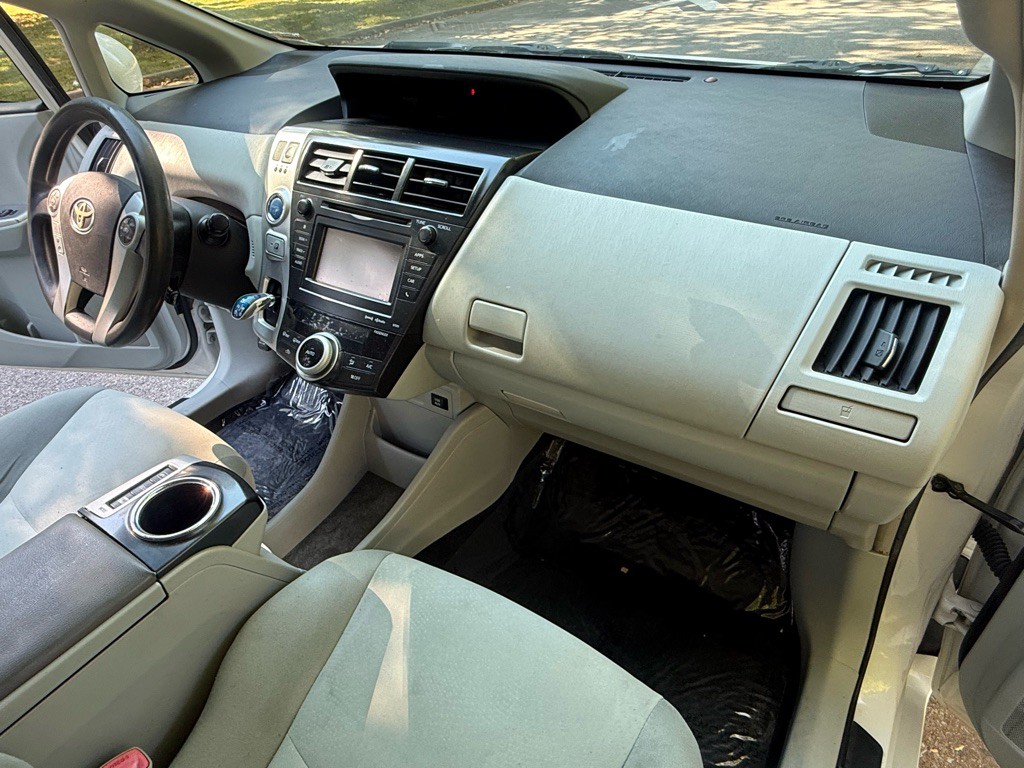 2012 Toyota Prius Image 15