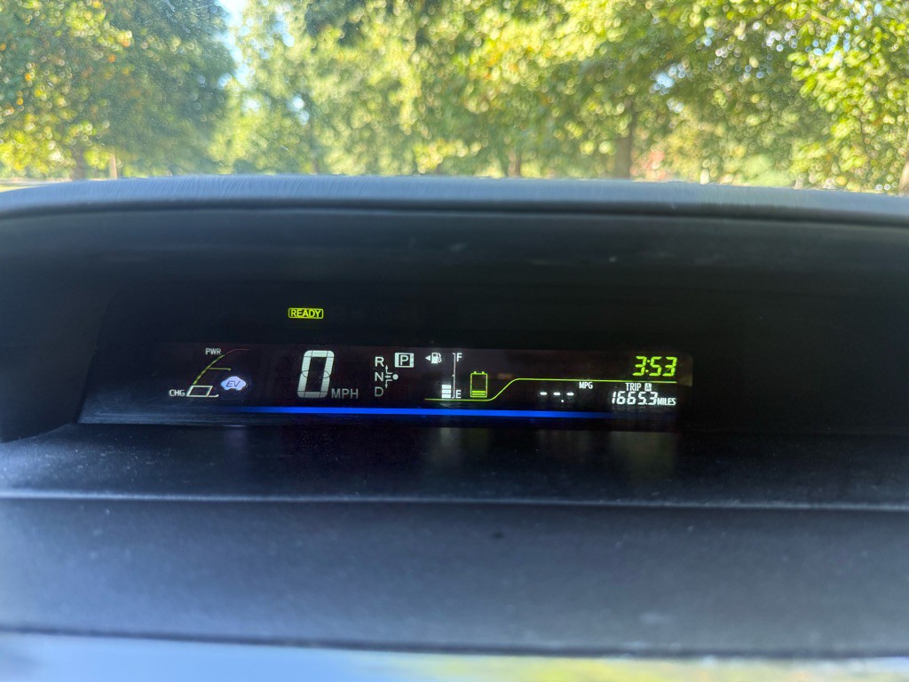 2012 Toyota Prius Image 16